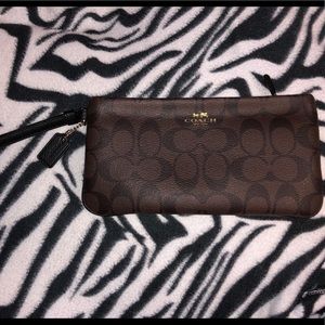 Coach Wristlet Brown/Black - gold hardware